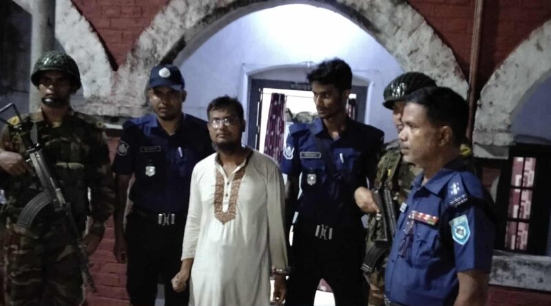 পার্বতীপুর রেলস্টেশনে সেনাবাহিনীর অভিযানে টিকিট কালোবাজারি আটক
