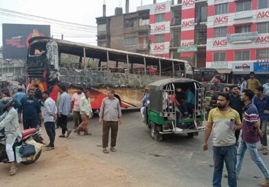 ঝিনাইদহে যুবক নিহতের ঘটনায় বাসে আগুন, প্রতিবাদে সড়ক অবরোধ শ্রমিকদের ঝিনাইদহে যুবক নিহতের ঘটনায় বাসে আগুন, প্রতিবাদে সড়ক অবরোধ শ্রমিকদের