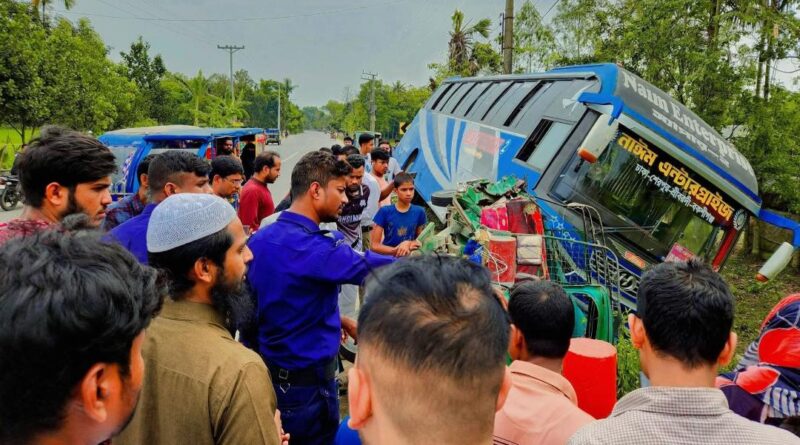 শেরপুরের নকলায় সড়ক দুর্ঘটনায় একই পরিবারের নিহত ১, আহত ৩
