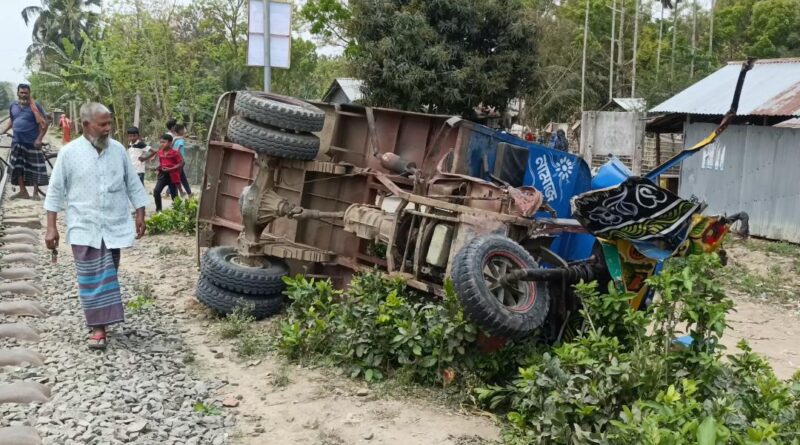 কোটচাঁদপুরে ট্রেনের ধাক্কায় লাটাহাম্বা চালক নিহত