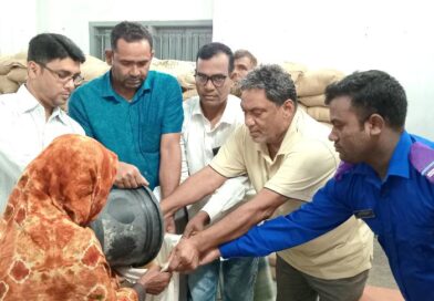 পাবনার চরতারাপুর ইউনিয়ন পরিষদের বিনামূল্যে ১০ কেজি ভিজিএফ চাল বিতরণের উদ্বোধন পাবনার চরতারাপুর ইউনিয়ন পরিষদের বিনামূল্যে ১০ কেজি ভিজিএফ চাল বিতরণের উদ্বোধন