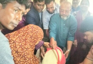 সুজানগরের নাজিরগঞ্জ ইউনিয়নে সরকারি চাল বিতরণ কার্যক্রমের উদ্বোধন