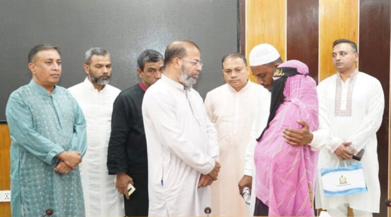 খুলনা মঙ্গলা সড়ক দুর্ঘটনায় আর্থিক অনুদানসহতায় পুলিশ কমিশনার