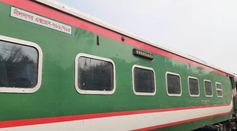 সান্তাহারে নীলসাগর এক্সপ্রেস ট্রেনের ৯টি বগি লাইনচ্যুত ; শতাধিক যাত্রী আহত