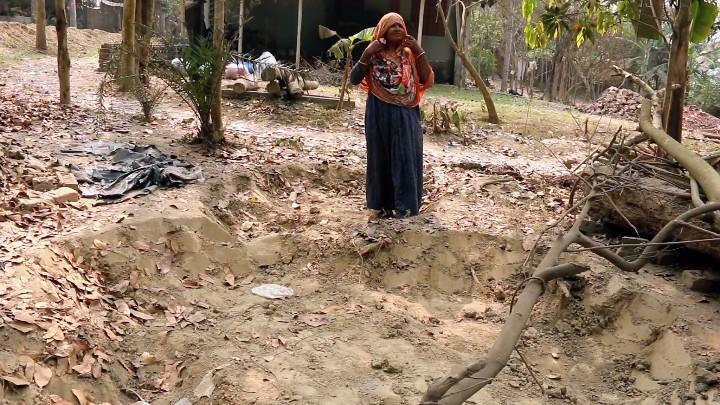 সড়ক নির্মাণে ‘মাটি কেলেঙ্কারি’ ব্যক্তিমালিকানাধীন জমির মাটি সড়কে,ঝুঁকিতে শতাধিক পরিবার; ঘুষে ধামাচাপার চেষ্টা সড়ক নির্মাণে ‘মাটি কেলেঙ্কারি’ ব্যক্তিমালিকানাধীন জমির মাটি সড়কে,ঝুঁকিতে শতাধিক পরিবার; ঘুষে ধামাচাপার চেষ্টা