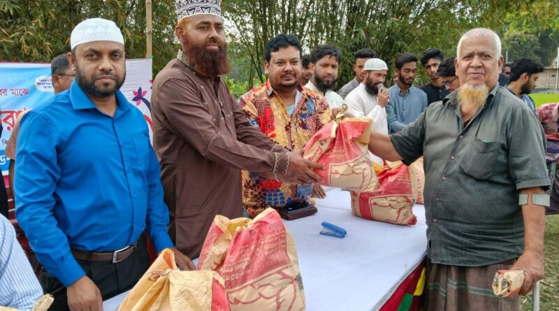 ঝিনাইদহে ইউনাইটেড ইয়ুথ ফাউন্ডেশনের ঈদ উপহার বিতরণ- অসহায়দের পাশে দাঁড়ানোর আহ্বান