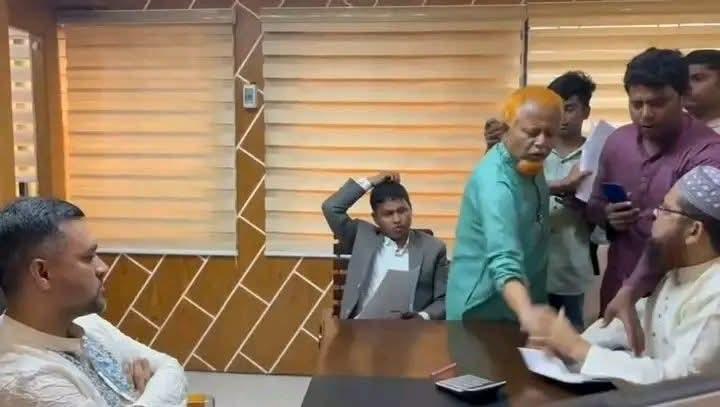 হরিপুরে ইউএনও’র কক্ষে নথিপত্র ছিনতাই উপজেলা প্রশাসনের হৃৎপিণ্ডে আঘাত