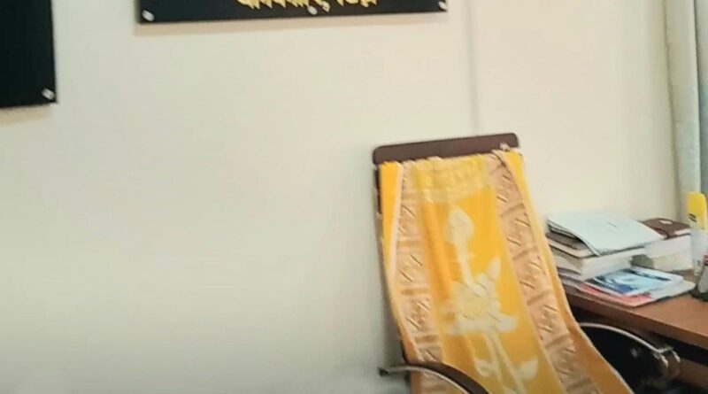 অফিস সময় মানছেন না আদমদীঘির বেশির ভাগ কর্মকর্তা