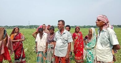 খুলনা বটিয়াঘাটায় অবৈধভাবে জোরপূর্বক ফসল কেটে নেওয়ার চেষ্টায় আশরাফ আলী হালদারের বিরুদ্ধে থানায় অভিযোগ