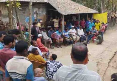 শিশুকে দিয়ে জমানো টাকা হাতানোর অভিযোগ; এলাকায় তোলপাড়