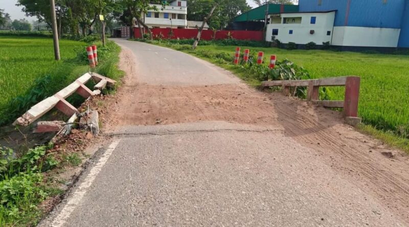 ফুলপুরে ভাঙ্গা ব্রীজ যেকোনো সময় বড় ধরনের দূর্ঘটনা ঘটতে পারে