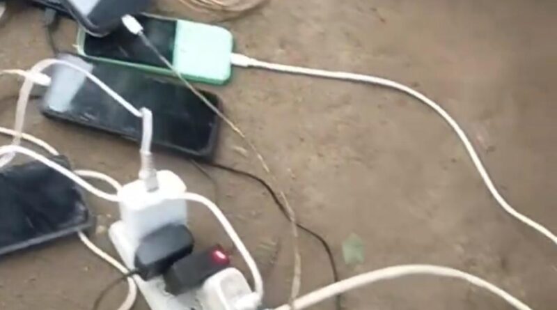 কালবৈশাখীর তাণ্ডবে হরিপুরে বিদ্যুৎ বিপর্যয়: সচল থাকতে জেনারেটরে চার্জ, ২০ টাকায় মিলছে টকটাইম