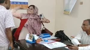 অধ্যক্ষের রুমে বিএনপি নেতা ও শিক্ষিকার মারামারি, ভিডিও ভাইরাল