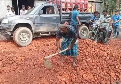 তারাকান্দায় এমপি সাহেবের অনুদানে বালিয়া হইতে তারাকান্দা রাস্তাটির সংস্কার কাজ চলছে তারাকান্দায় এমপি সাহেবের অনুদানে বালিয়া হইতে তারাকান্দা রাস্তাটির সংস্কার কাজ চলছে