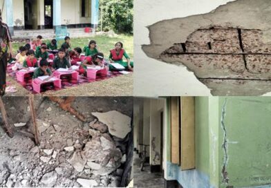 চিতলমারীতে ঝুঁকিপূর্ণ স্কুল ভবনে আতঙ্ক ছাদের পলেস্তরা খসে অল্পের জন্য প্রাণে বাঁচল শিশু ঋদ্ধি গাছতলায় চলছে পাঠদান, উৎকণ্ঠায় শিক্ষক-অভিভাবকরা