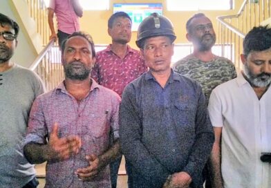 বড়পুকুরিয়া কয়লা খনির শ্রমিকরা কোল ফেইস বোনাসের দাবিতে বিক্ষোভ