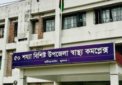 বটিয়াঘাটা উপজেলা স্বাস্থ্য কমপ্লেক্সে ড্রেনেজ নির্মাণকাজে অনিয়ম ও দুর্নীতির অভিযোগে এনে এলাকাবাসীর তৎপরতায় কাজ বন্ধ