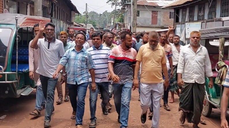 আওয়ামী লীগের প্রতিষ্ঠাবার্ষিকী ঘিরে সম্ভাব্য নাশকতার প্রতিবাদে মোরেলগঞ্জে বিক্ষোভ মিছিল ও সমাবেশ