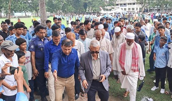 হেলিকপ্টারযোগে শৈশবের বিদ্যাপীঠে ফেরা: ৬০ বছর পর আবেগে আপ্লুত মেজর জেনারেল মাহবুব হায়দার খান