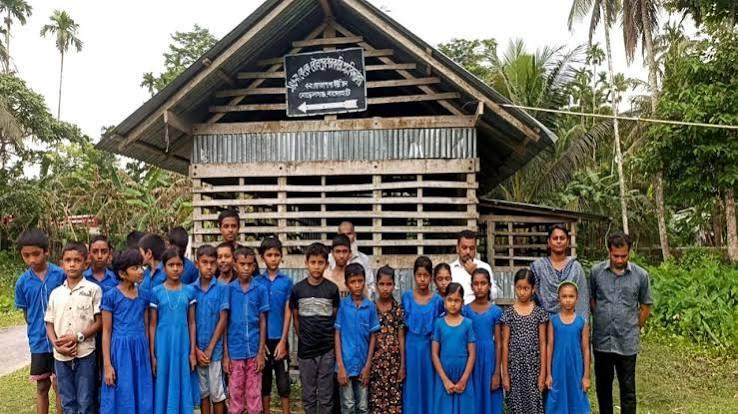 মোরেলগঞ্জেতিন বছর ধরে ছাপড়া ঘরে পাঠদান, নতুন ভবনের অপেক্ষায় ১৪৬নং কে কে বৌলপুর সরকারি প্রাথমিক বিদ্যালয়