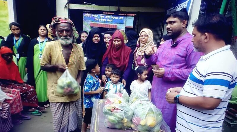 জামালপুরে অসহায় দরিদ্র মানুষদের মাঝে  ক্ষুদে শিক্ষার্থীদের মৌসুমী ফল বিতরণ