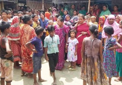 মোল্লাহাটে নববধূর রহস্যজনক মৃত্যু: আত্মহত্যা নাকি হত্যাকাণ্ড, এলাকায় নানা প্রশ্ন,লাশ হাসপাতালে রেখে স্বামী পক্ষের পালায়ন