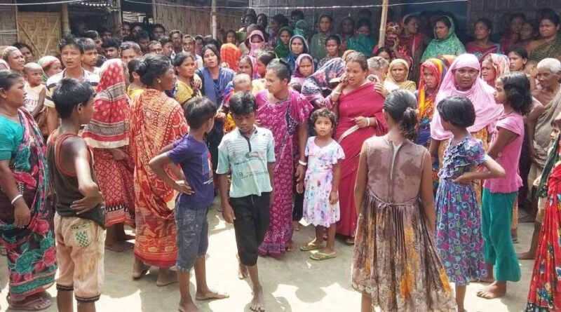 মোল্লাহাটে নববধূর রহস্যজনক মৃত্যু: আত্মহত্যা নাকি হত্যাকাণ্ড, এলাকায় নানা প্রশ্ন,লাশ হাসপাতালে রেখে স্বামী পক্ষের পালায়ন