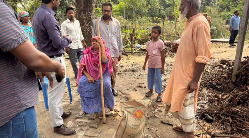 ক্ষতি হওয়ার কয়েক মিনিটের মধ্যেই পাশে ইউএনও চন্দন কর; হরিপুরে উপজেলা প্রশাসনের দ্রুত সহায়তায় জনমনে প্রশংসা ক্ষতি হওয়ার কয়েক মিনিটের মধ্যেই পাশে ইউএনও চন্দন কর; হরিপুরে উপজেলা প্রশাসনের দ্রুত সহায়তায় জনমনে প্রশংসা