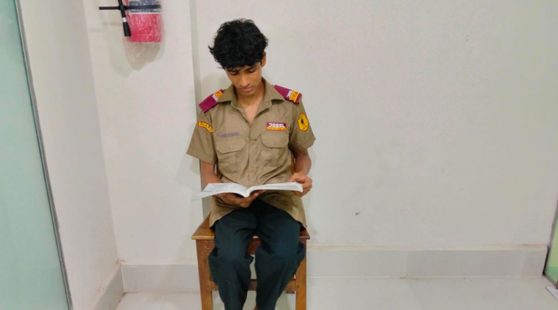বাবাকে দাফনের কয়েক ঘণ্টা পরই কর্মস্থলে, পরদিন এইচএসসি পরীক্ষা বাগেরহাটের ইকনের সংগ্রামের গল্প ছুঁয়েছে মানুষকে