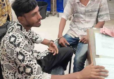 বটিয়াঘাটায় গৃহবধূর গলা থেকে স্বর্ণের চেইন ছিনতাই, পালানোর সময় জনতার হাতে আটক ৩ যুবক বটিয়াঘাটায় গৃহবধূর গলা থেকে স্বর্ণের চেইন ছিনতাই, পালানোর সময় জনতার হাতে আটক ৩ যুবক
