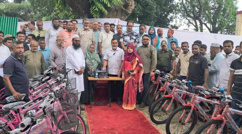 আদমদীঘিতে বিশেষ বরাদ্দে বিভিন্ন উপকরণ বিতরণ করলেন এমপি আব্দুল মহিত তালুকদার