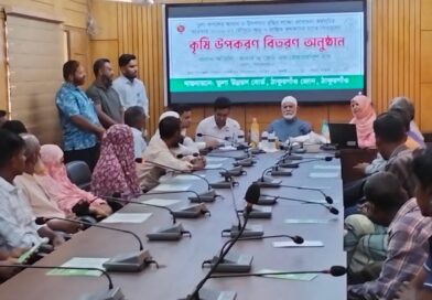 পার্বতীপুরে তুলাচাষীদের মাঝে বিনামূল্যে কৃষি উপকরণ বিতরণ
