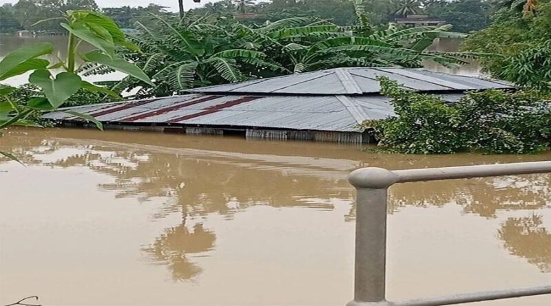 ভারী বৃষ্টি ও উজানের ঢলে ১৮ জেলায় বন্যার আশঙ্কা,আগামী তিন দিনে বন্যা পরিস্থিতির অবনতির শঙ্কা, সতর্কতা ১৮ জেলায়