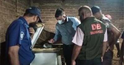 পার্বতীপুরে ৩টি হোটেল-রেস্টুরেন্ট ও ১টি বেকারিসহ ৫ লাখ টাকা জরিমানা