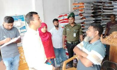 লাইসেন্স নবায়ন ছাড়াই ব্যবসা পরিচালনা অপরাধে তিন মৎস্য খাদ্য ভান্ডারকে জরিমানা লাইসেন্স নবায়ন ছাড়াই ব্যবসা পরিচালনা অপরাধে তিন মৎস্য খাদ্য ভান্ডারকে জরিমানা
