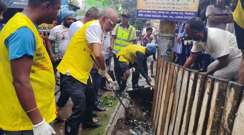 পিরোজপুরে জুলাই যোদ্ধাদের প্রতি শ্রদ্ধা জানিয়ে  জেলা পরিষদের মাসব্যাপী পরিচ্ছন্নতা কর্মসূচির উদ্বোধন