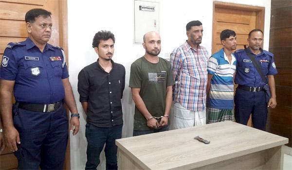 বাগেরহাটে বন্ধুর হাতেই খুন আইনজীবী শান্ত,হত্যা মামলায় দুই ভাইসহ গ্রেপ্তার ৪ প্রাথমিক জিজ্ঞাসাবাদে হত্যাকাণ্ডে জড়িত থাকার স্বীকারোক্তি