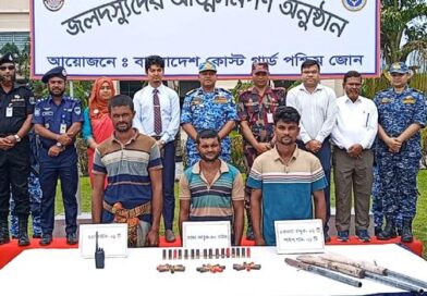 ঐতিহ্য সুন্দরবনে কোস্ট গার্ডের কাছে আত্মসমর্পণ করল কুখ্যাত দস্যু বড় জাহাঙ্গীর বাহিনীর ৩ সদস্য, উদ্ধার জিম্মি জেলে