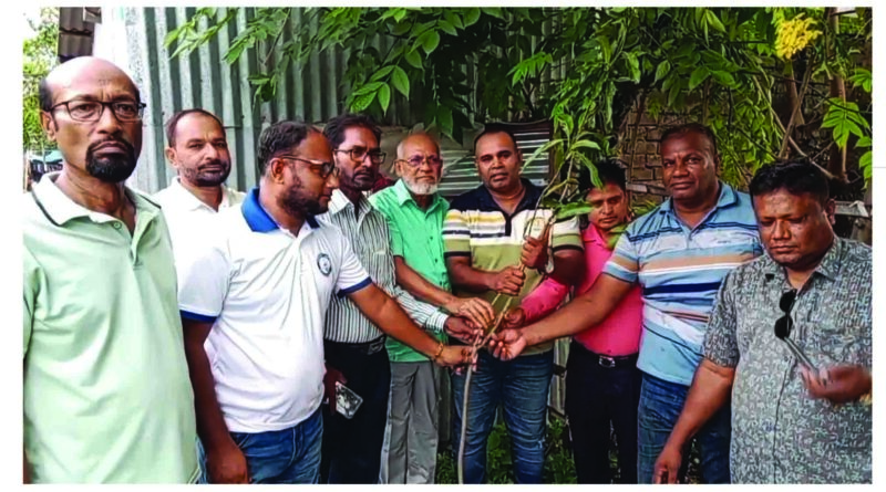 প্রধানমন্ত্রী তারেক রহমানের বৃক্ষরোপণ কর্মসূচিকে স্বাগত জানিয়ে বটিয়াঘাটা প্রেসক্লাবের বৃক্ষরোপণ