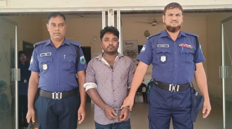 পাবনায় ৫৪৯ বোতল ফেনসিডিলসহ মাদক ব্যবসায়ী গ্রেপ্তার