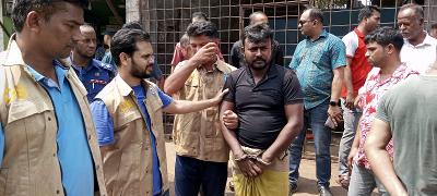 পার্বতীপুরে ভাঙাড়ি দোকানে ১১৪ কেজি চোরাই বৈদ্যুতিক তার ও মোটরসাইকেল উদ্ধার গ্রেপ্তার ১