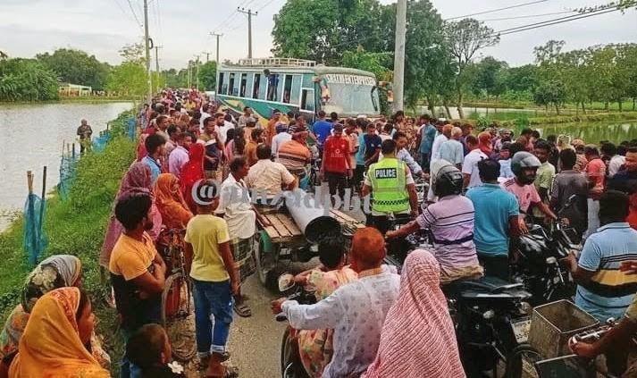পার্বতীপুরে বাস-মোটরসাইকেলের মুখোমুখি সংঘর্ষে নিহত ১ পার্বতীপুরে বাস-মোটরসাইকেলের মুখোমুখি সংঘর্ষে নিহত ১