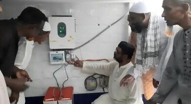 সান্তাহার ফুসওয়ালী জামে মসজিদে সোলার প্যানেলের শুভ উদ্বোধন করেন সাবেক পৌর মেয়র তোফাজ্জল হোসেন ভুট্টু