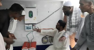 সান্তাহার ফুসওয়ালী জামে মসজিদে সোলার প্যানেলের শুভ উদ্বোধন করেন সাবেক পৌর মেয়র তোফাজ্জল হোসেন ভুট্টু
