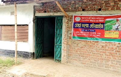 আদমদীঘিতে প্রভাবশালীদের চাপে অবশেষে সিলগালাকৃত সার গুদাম খুলে দিলেন কর্তৃপক্ষ