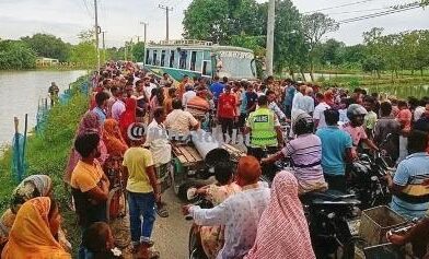পার্বতীপুরে সড়ক দুর্ঘটনায় মোটরসাইকেল আরোহীর মৃত্যু পার্বতীপুরে সড়ক দুর্ঘটনায় মোটরসাইকেল আরোহীর মৃত্যু