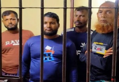 বিশ্ব ঐতিহ্য সুন্দরবনে রাতের অভিযানে ডিঙি নৌকাসহ ৪ জন আটক
