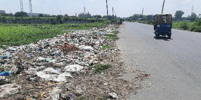 আদমদীঘির পরিষ্কার পরিচ্ছন্নতা অভিযানের সেই পঁচা দুর্গন্ধ ময়লা-আবর্জনা সান্তাহার পৌর শহরের ফেলায় ক্ষোভ