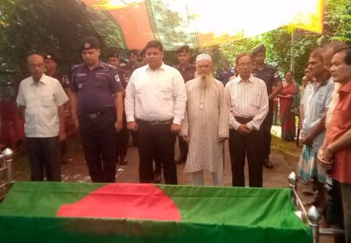 বটিয়াঘাটায় একই দিনে দুই বীর মুক্তিযোদ্ধার মৃত্যু রাষ্ট্রীয় মর্যাদায় গার্ড অব অনার, শোকে স্তব্ধ মুক্তিযুদ্ধের সহযোদ্ধা ও এলাকাবাসী বটিয়াঘাটায় একই দিনে দুই বীর মুক্তিযোদ্ধার মৃত্যু রাষ্ট্রীয় মর্যাদায় গার্ড অব অনার, শোকে স্তব্ধ মুক্তিযুদ্ধের সহযোদ্ধা ও এলাকাবাসী