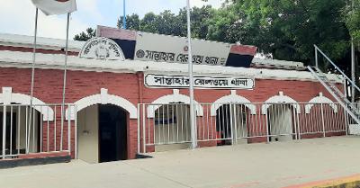 সান্তাহারে চলন্ত ট্রেনে নারী যাত্রীকে ধর্ষণের ঘটনায় চার পুলিশ সদস্য প্রত্যাহার